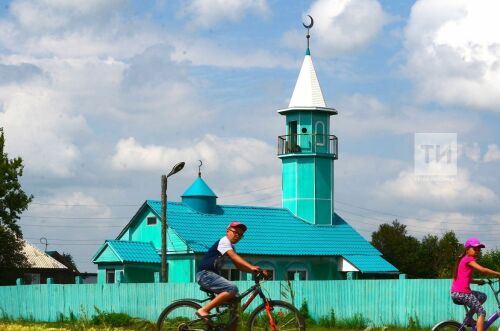 Пятничный намаз в мечети села Сафакулево Курганской области
