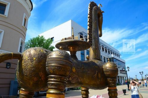 Новая скульптура «Конь-страна» на улице Баумана Казани