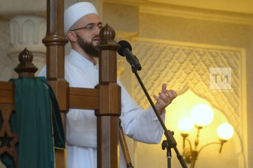 Пятничный намаз в болгарской Белой мечети