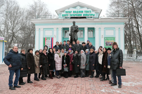 Возложение цветов к памятнику Кул Гали. Концерт мастеров искусств