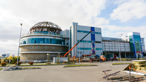 В Казани демонтируют здание развлекательного комплекса «Ривьера»