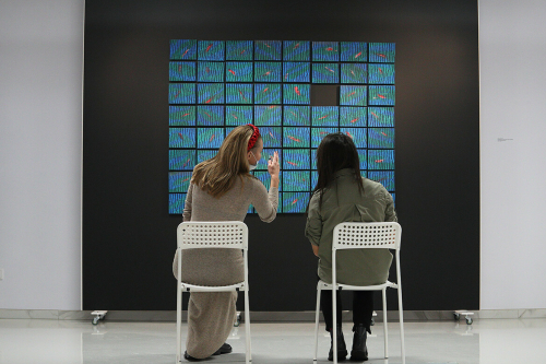 В Галерее современного искусства музея ИЗО открылась выставка «Звуки и следы» Ахмета Йешиля