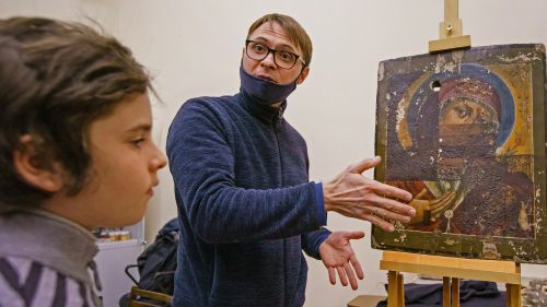 В «Ночь искусств» музей ИЗО показал мастерскую художника-реставратора Рустема Садыкова