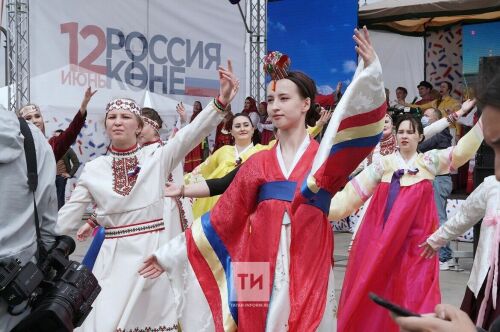 Акция «Парад дружбы народов России» на набережной Казанки