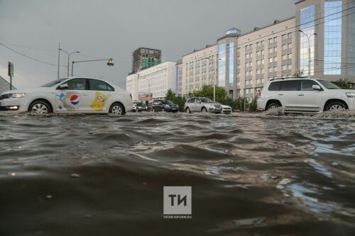 В Казани затопило несколько улиц после сильного ливня