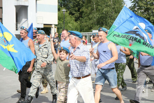 Десантники Казани провели митинг в День ВДВ