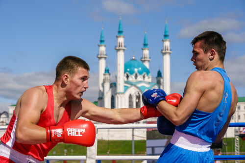 В Казани около 500 спортсменов отметили День бокса открытой тренировкой