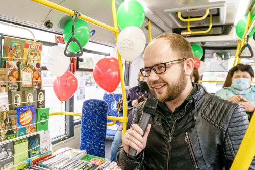 «Литературный автобус» курсирует сегодня по Казани