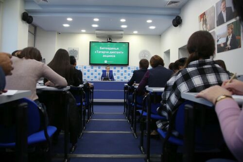 Журналисты казанских СМИ написали "Татарча диктант"