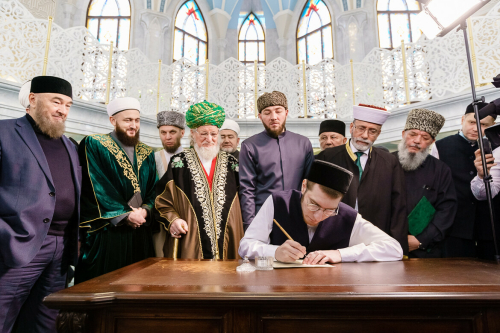 В Казани приступили к написанию рукописного Корана