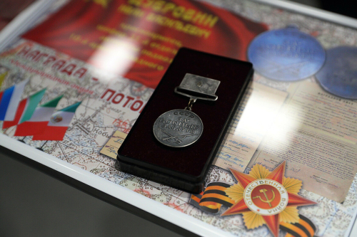 Семье фронтовика из Татарстана передали утерянную в 1944 году медаль