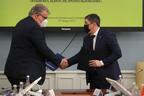 Подписание соглашения о сотрудничестве между КФУ и Пермским научно-образовательным центром «Рациональное недропользование»