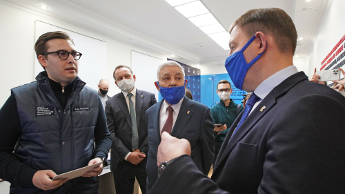 Мухаметшин и Турчак посетили Центр развития цифровых компетенций «Единой России»