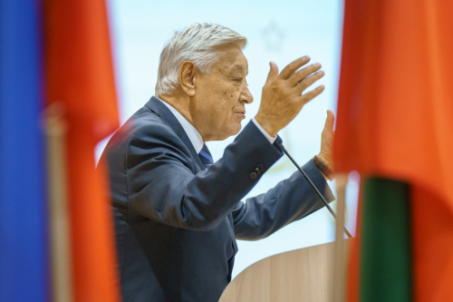 Внеурочное занятие «Разговоры о важном» в одной из школ Казани провел Фарид Мухаметшин