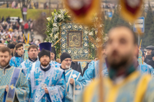 Крестный ход в честь праздника Казанской иконы Божией Матери прошел в столице РТ