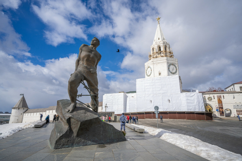 Президент Татарстана ознакомился с ходом реставрации Спасской башни
