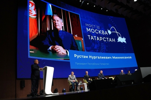 Рустам Минниханов в субботу принял участие в VII Молодежном форуме «Мост «Москва —Татарстан»