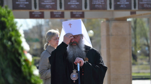 Духовенство Казанской епархии возложили цветы к мемориалу героям ВОВ