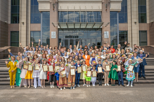 Победителям XXII  фестиваля эстрадного искусства «Созвездие Йолдызлык – 2022» вручили специальные государственные стипендии
