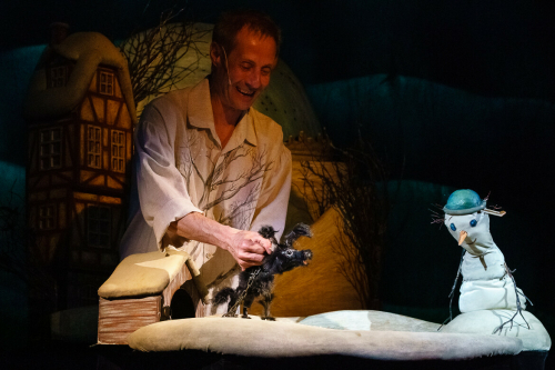 Спектаклем театра кукол имени Образцова «Снеговик» открылся фестиваль «Шомбай Fest» в Казани