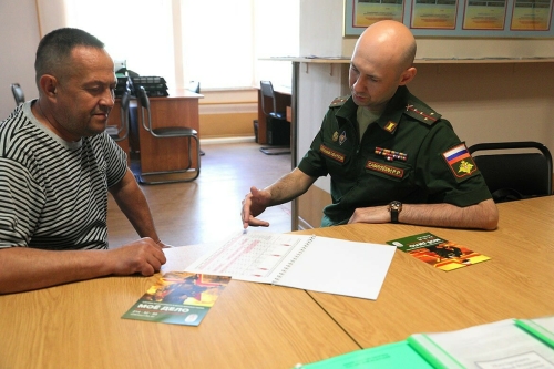 В Татарстане идет набор на службу по контракту в два именных батальона