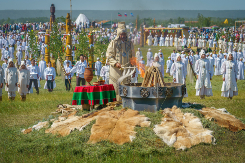 Красочный Ысыах – «окропление земли» – якутский «сабантуй», собирающий до 300 тысяч человек