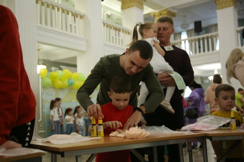 «Хочу как папа!»: в казанском ДК им. С. Саид-Галиева квестом отпраздновали День отца