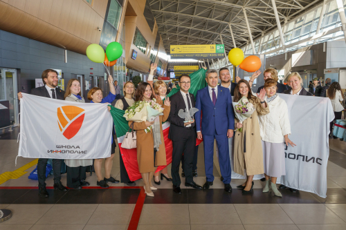 В аэропорту Казани встретили победителей конкурса Учителя года 2023