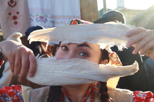 В Старо-Татарской слободе инсценировали народный обряд «Каз өмәсе» (Гусиное перо)