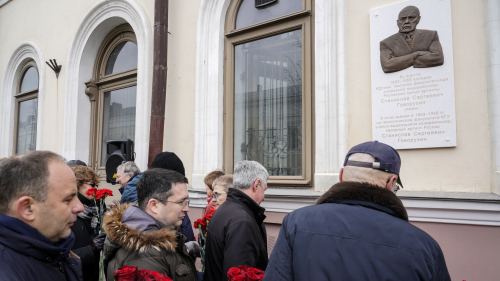 На здании КФУ появилась мемориальная доска в честь режиссера Станислава Говорухина
