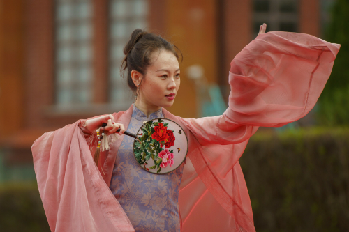 Международный день китайского языка и культуры отпраздновали в саду Генерального консульства КНР в Казани