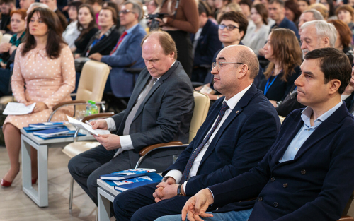 Владимир Толстой посетил международный форум в Казани, посвященный развитию русского языка и литературы