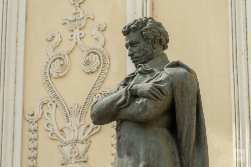 Минтимер Шаймиев и Фарид Мухаметшин возложили цветы к памятнику Пушкину в Казани