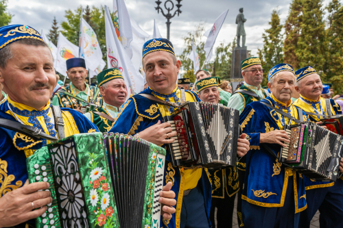 В Казани прошел праздничный «Парад гармонистов»