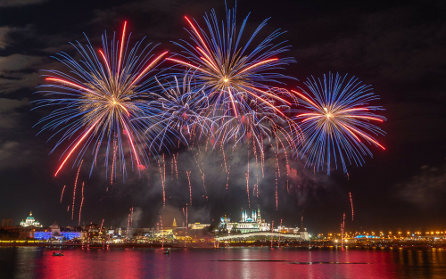 Грандиозным фейерверком завершился День Республики в Казани