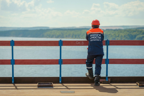 Надвижку пролетного строения завершили на строящемся мосту через Волгу