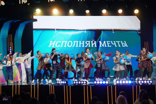 В КРК «Пирамида» гала-концертом завершился фестиваль «Добрая волна»