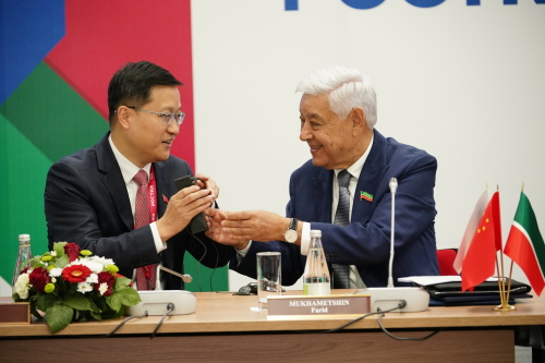 В рамках форума «РОСТКИ» прошел круглый стол по взаимодействию политических партий