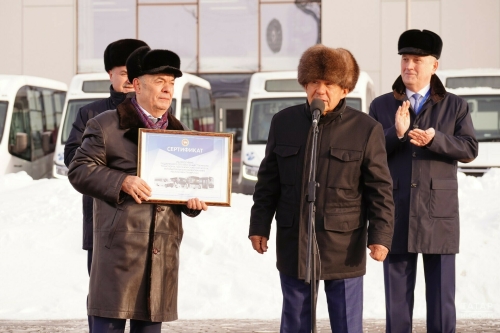 Рустам Минниханов вручил муниципалитетам республики 40 пассажирских автобусов
