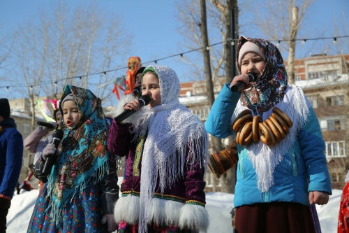 В казанском поселке Дербышки прошел праздник Масленица