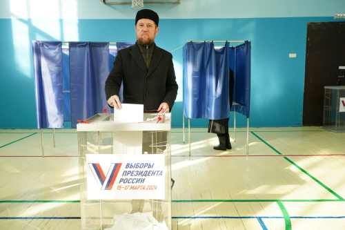 Мухтасиб Ильдар Баязитов проголосовал в гимназии №94