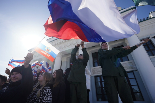 В Казани прошел тематический флешмоб «Крым наш»