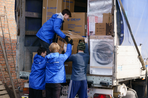 В Лисичанск и Рубежное отправили гуманитарную помощь собранную под эгидой «Единой России»