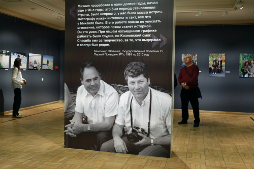 В галерее «Хазинэ» открылась фотовыставка к юбилею Михаила Козловского