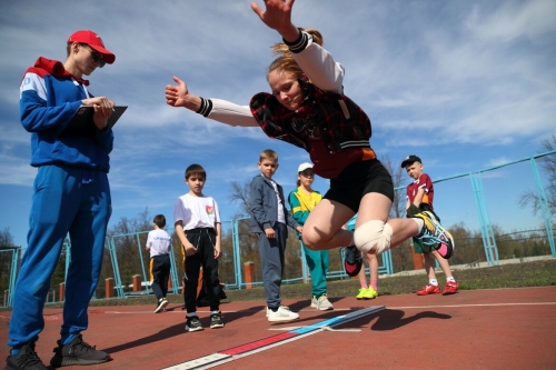 На стадионе «Трудовые резервы» прошел фестиваль ГТО среди семейных команд РТ