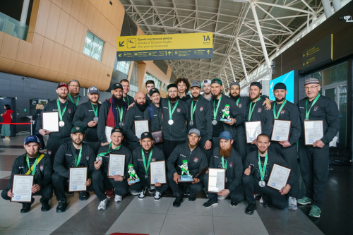 Встреча хоккейной  команды ОРХИС - Казань, серебряного призера турнира в Ашхабаде