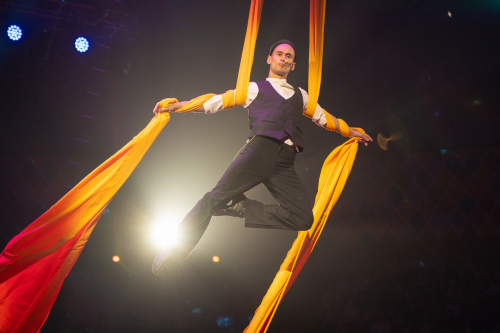 Казанский цирк презентовал национальную премьеру «На Сенном базаре»