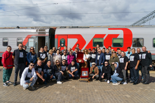 Актеры и создатели спектакля «Муть. Мухаджиры» привезли награду «Золотая маска» в Казань