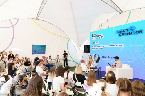 Фигуристка Алина Загитова выступила на Дне молодежи в Казани