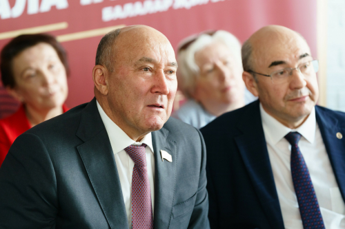 Марат Ахметов посетил Институт филологии КФУ